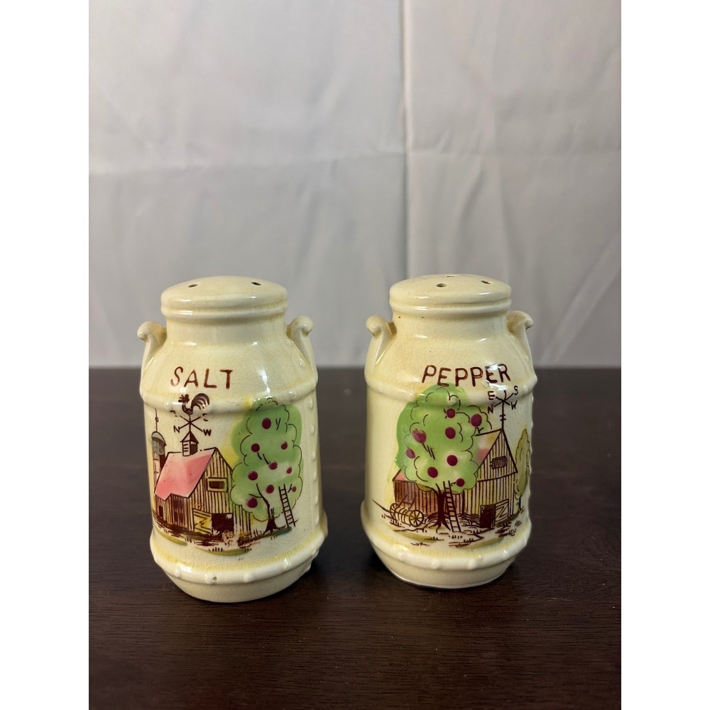 Vintage‎ Tilso Milk Can Salt and Pepper Shakers Farm Barn Scene 53/313 Japan
